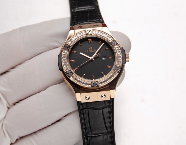 ウブロコピー時計背面デザイン